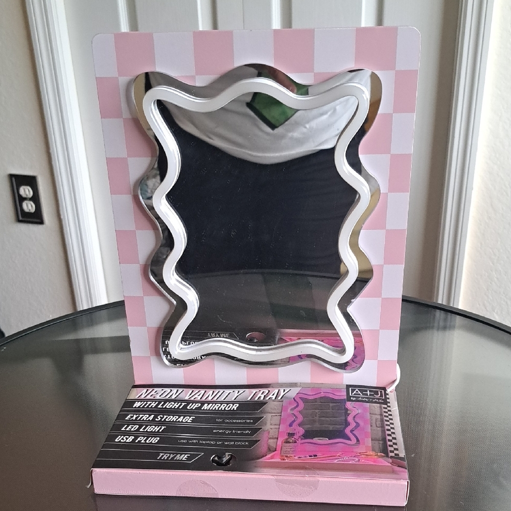 Pink and White Checkered Light-Up Mirror